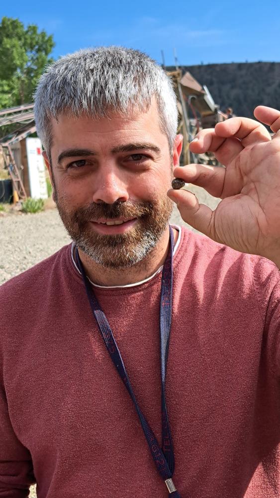 Guy found Eldorado sapphire