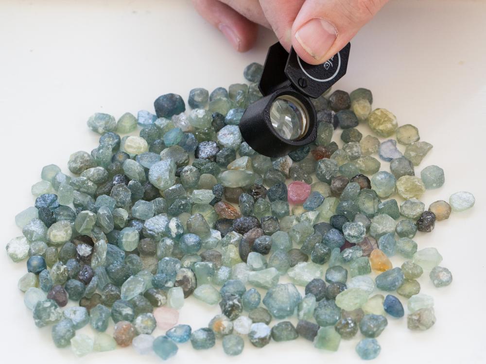 Rough sapphires with loupe